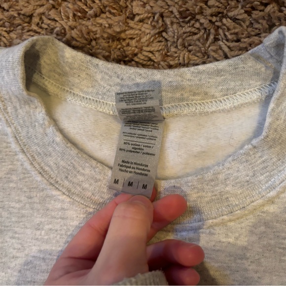 Olive Lynn Crewneck - Picture 4 of 5